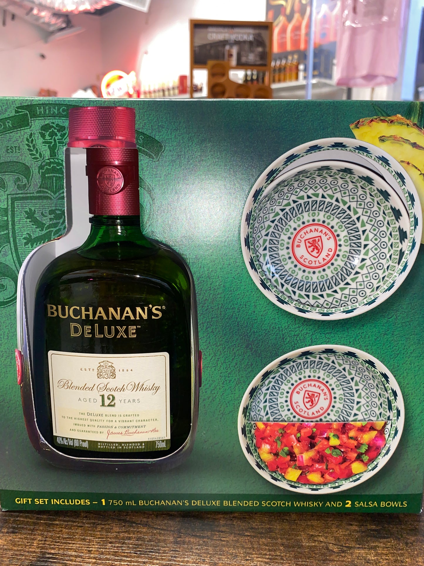 Buchanan’s Deluxe Gift Set (750mL w/ two salsa bowls)